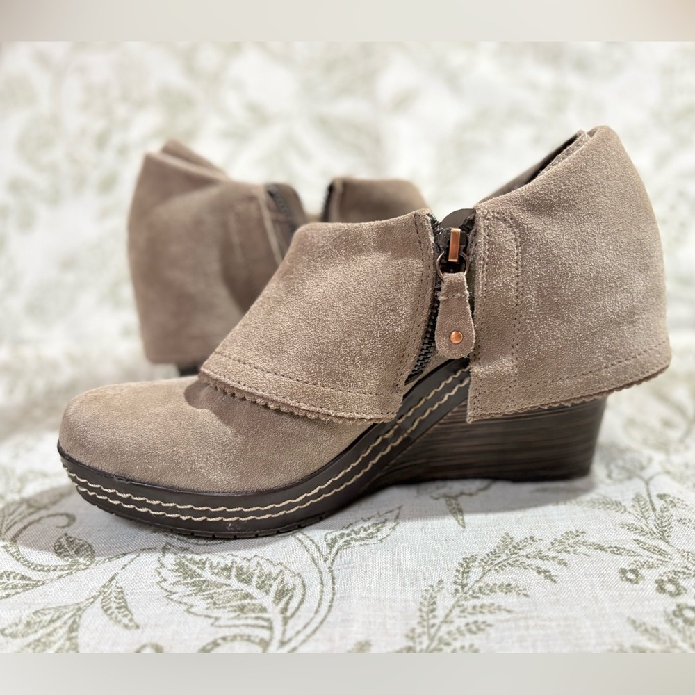 Dr. Scholls Tan Suede Wedge Ankle Boots